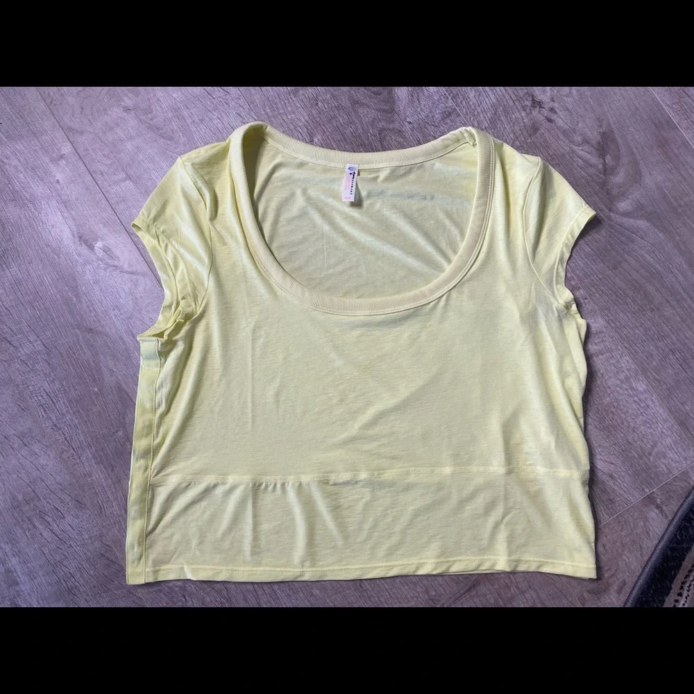 New without tags Free People Movement
Size Medium Crop top with side snaps - Picture 6 of 7